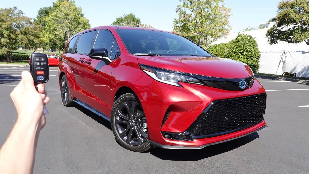 2025 Toyota Sienna XSE: Start Up, Walkaround, Test Drive and Review