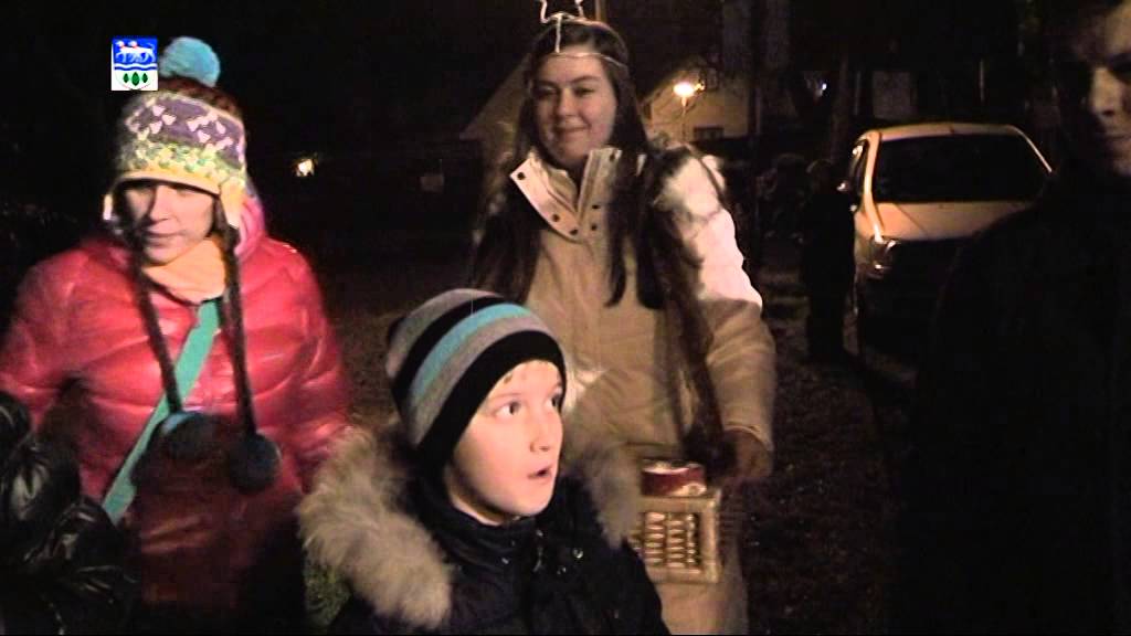 Rozsv&iacute;cen&iacute; v&aacute;nočn&iacute;ho stromečku - Vyžlovka 2014