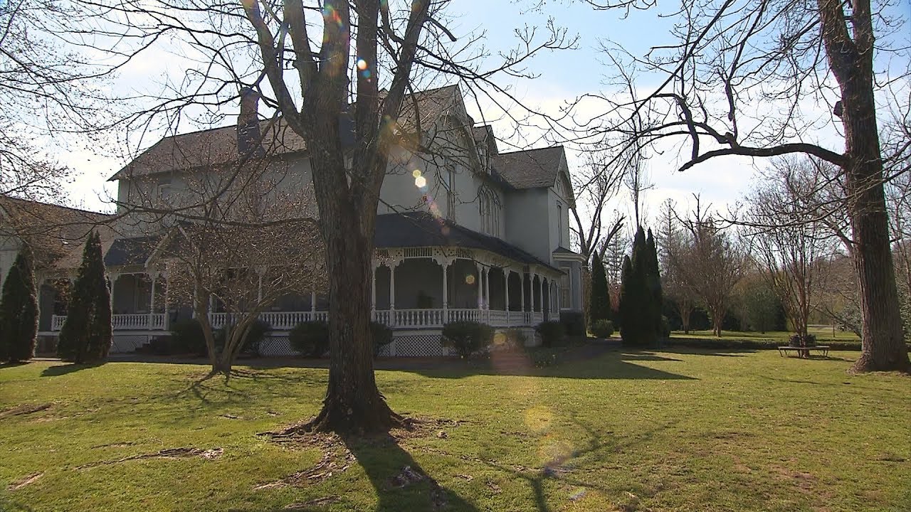 Falcon Rest | Tennessee Crossroads | Episode 3244.2