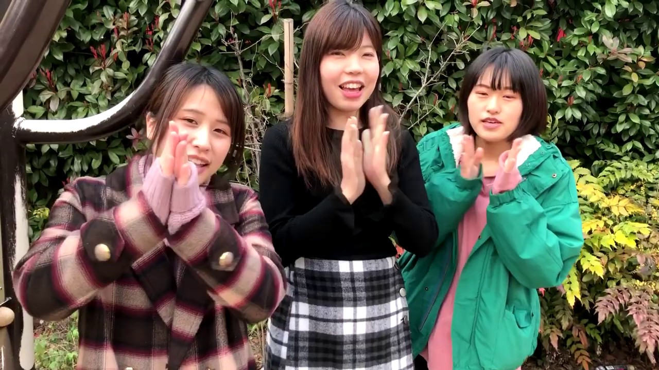 鉄棒にぶら下がりながら3人でこちょこちょをしてみた