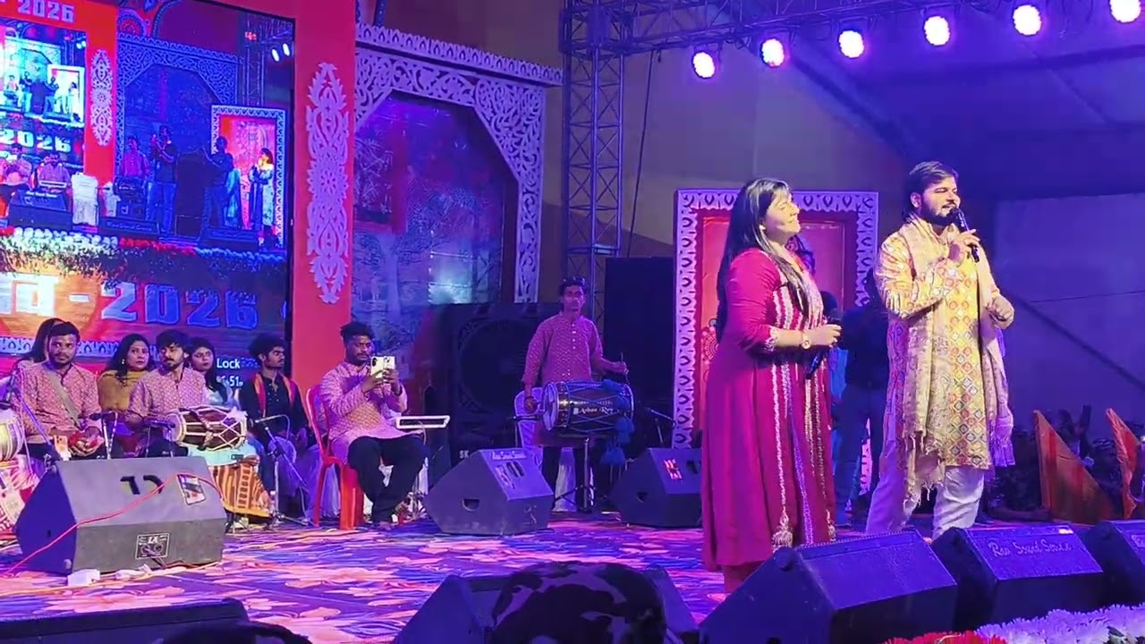 मां तुतला भवानी के दरबार में अरविंद अकेला कल्लू और अनुपमा यादव.....