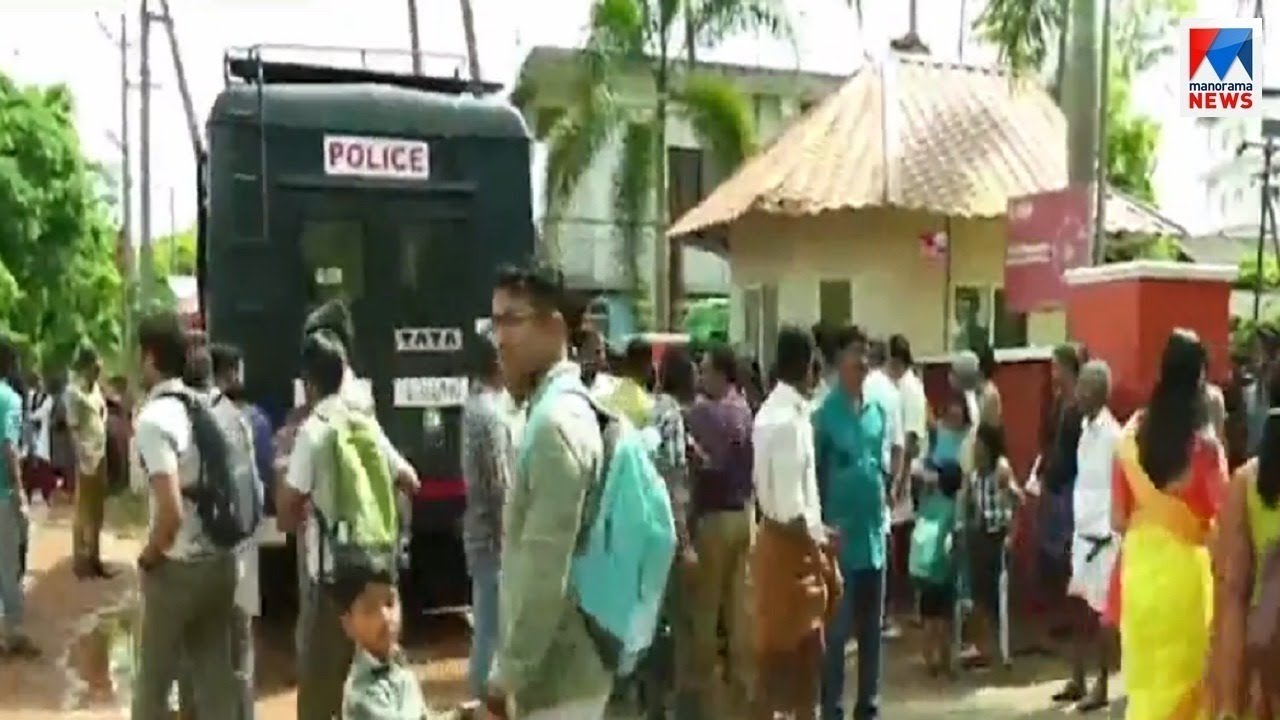 മാലിന്യം: വടകര റാണി പബ്ലിക് സ്കൂളിലെ പ്രവേശനോത്സവം നാട്ടുകാര്‍ തടഞ്ഞു| Vadakara | School