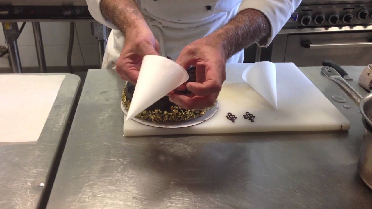 Make your own filigrees - Decorate a cake like a professional (part 2)