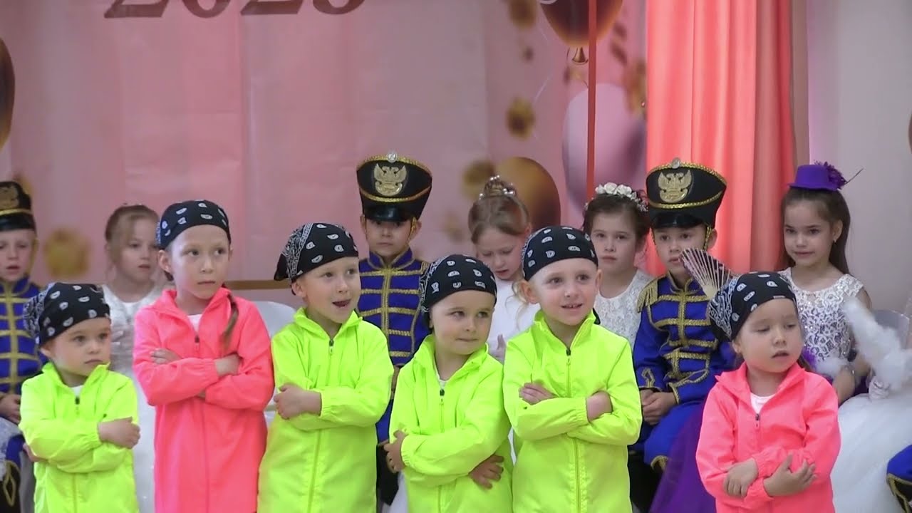 Малыши на балу