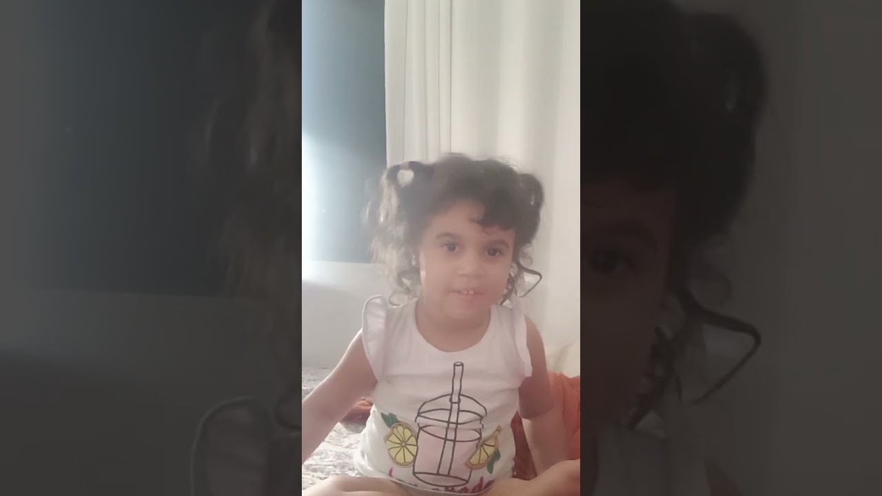 Dra Ayla cantando para o papai no pós cirúrgico