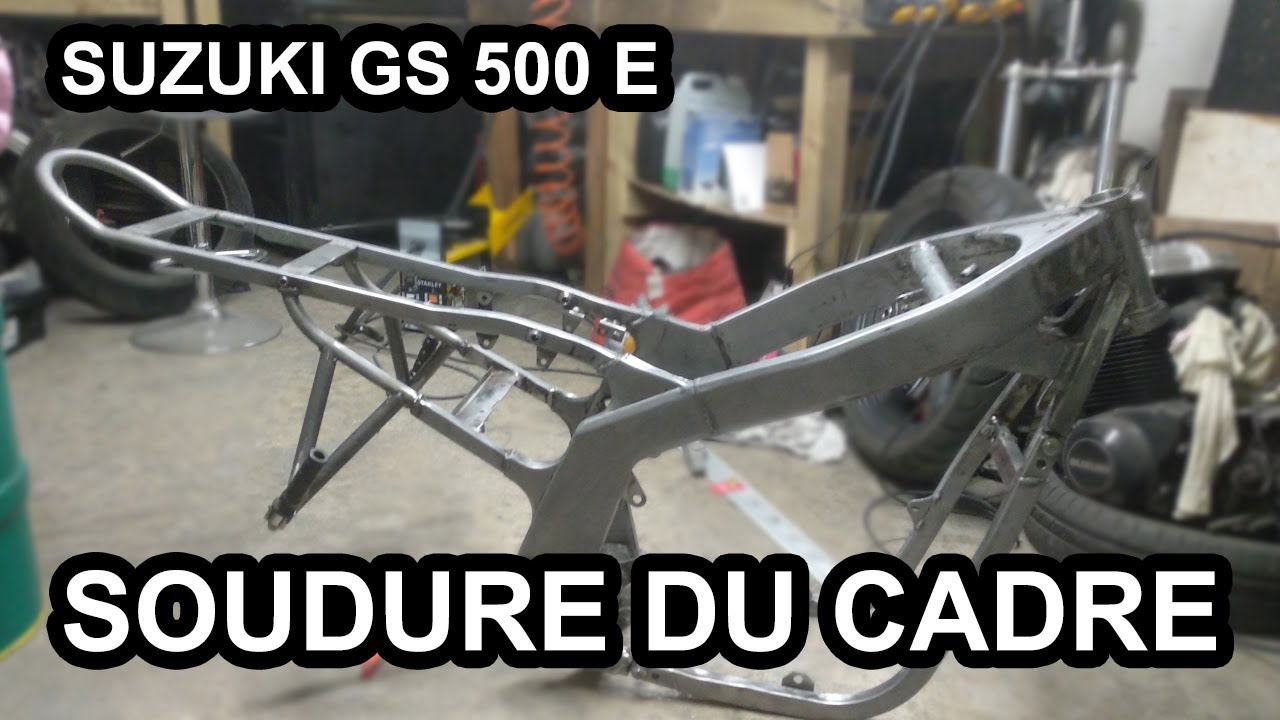 Je soude la boucle arrière, les cale-pieds et pleins d'autres trucs ! (Suzuki 500 GSE Scrambler)