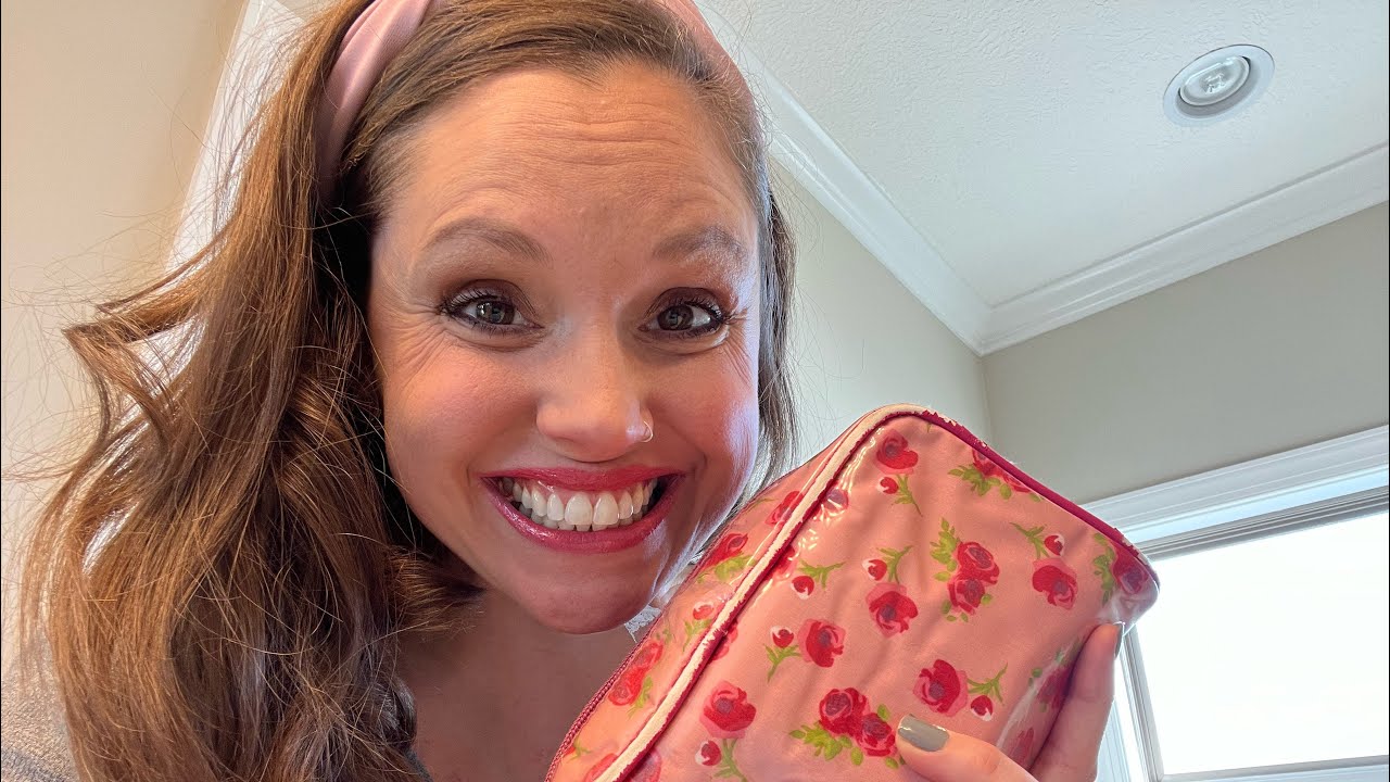 ASMR - Doing My Make-Up - Soft Spoken Gum Chewing!