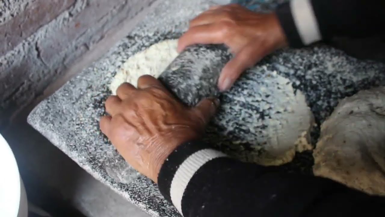 TORTILLAS DE MAIZ CON AJO | Preparadas Por Mi Mamá En El Rancho |