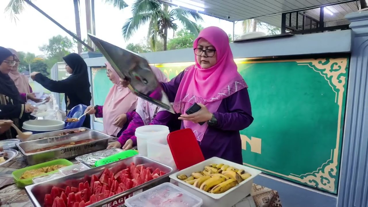 Marhaban ya Ramadhan.. Full surau dengan kehadiran penduduk mengimarahkan majlis berbuka puasa.