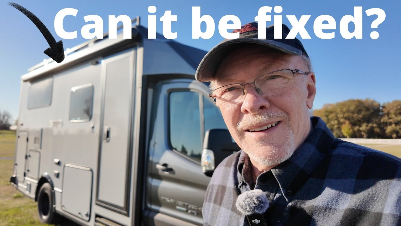 Компания Carefree Awning Repair попросила поцелуй в сервисном центре Winnebago Factory Service Ce...