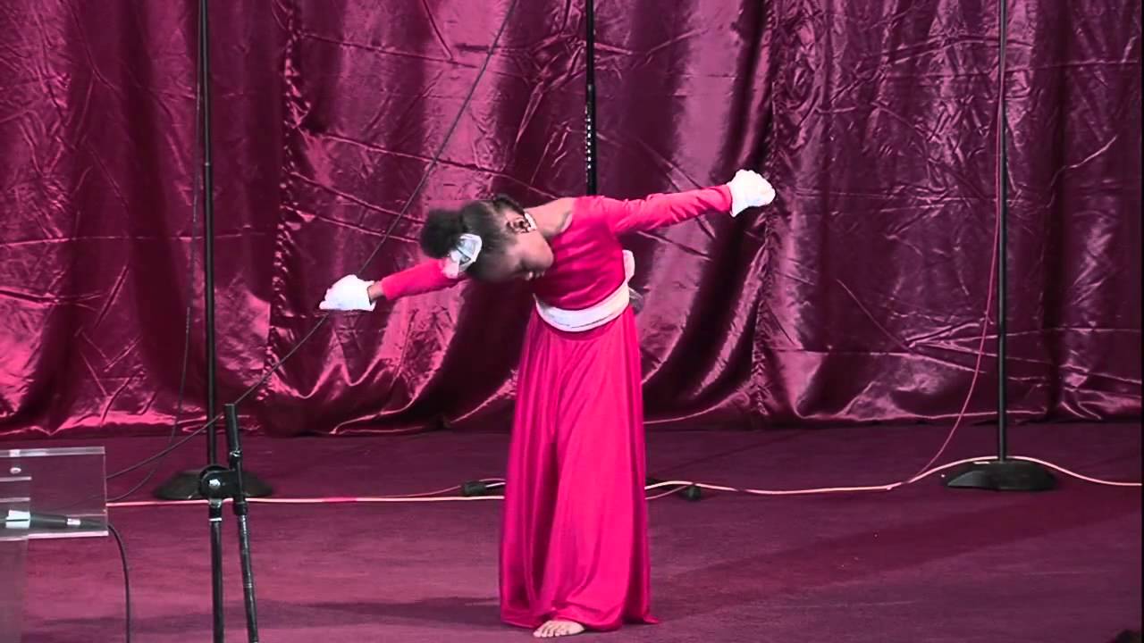 Mackenzie Sanford - Take Me to the King  6 year old girl praise dance!
