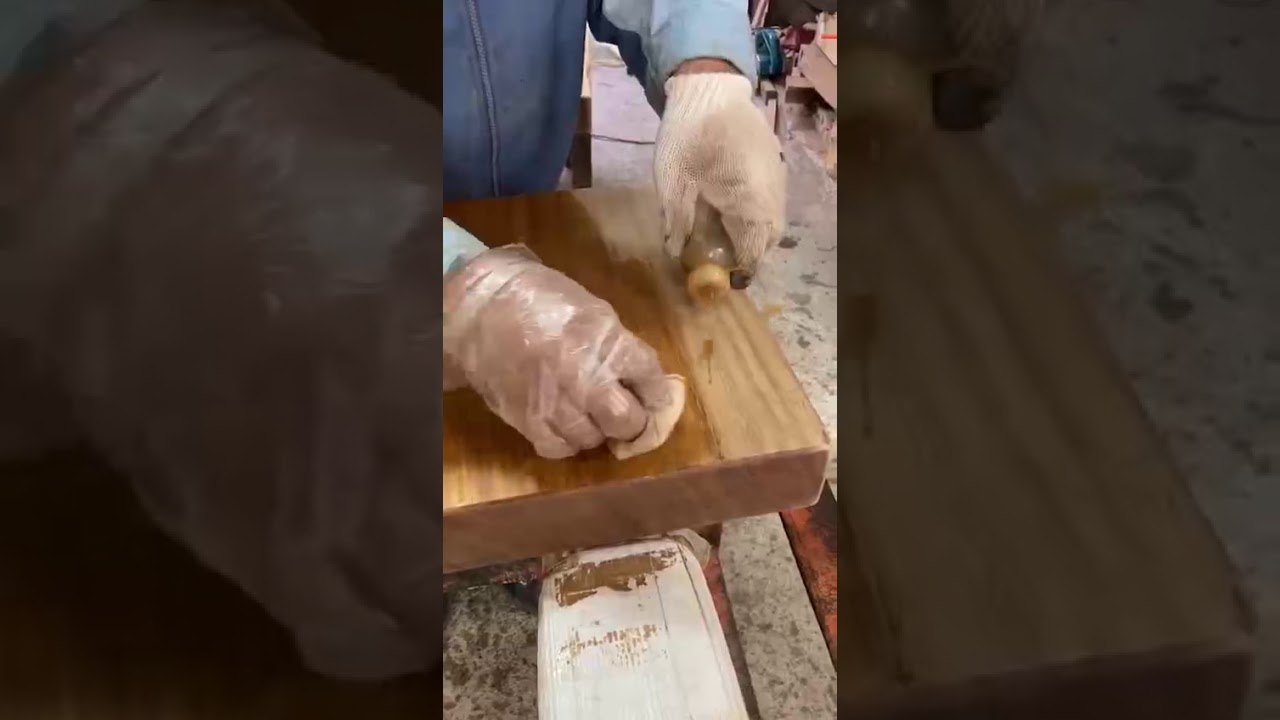 示範如何上護木油