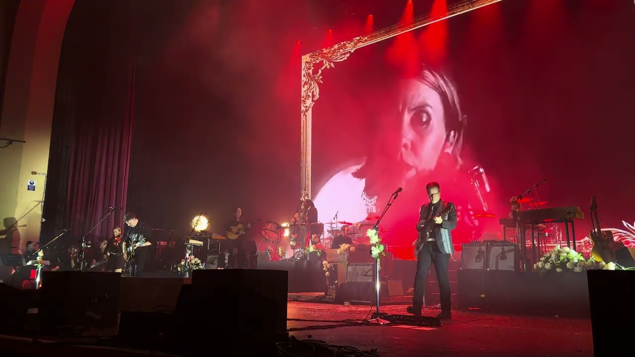 Arcade Fire – Crown of Love live in London (O2 Academy Brixton, 04/07/2024)