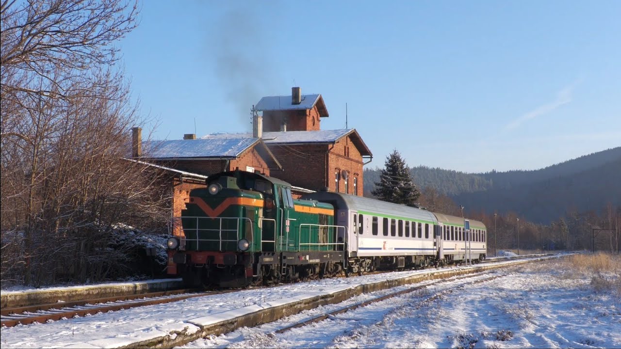SU42-536 z IC Śnieżka w Lewinie Kłodzkim i Szczytnej