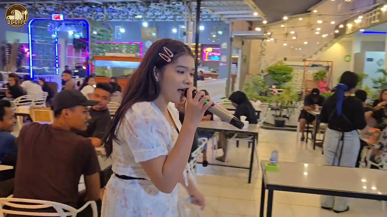 LIVE MUSIK DE'CAFE|| LAIRA MUNTHE|| PUTUS HUBUNGEN