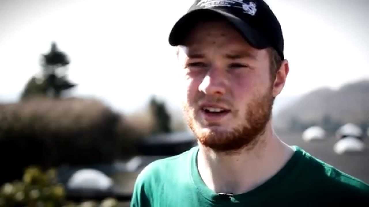 Peter begyndte at læse bag på kakaomælken