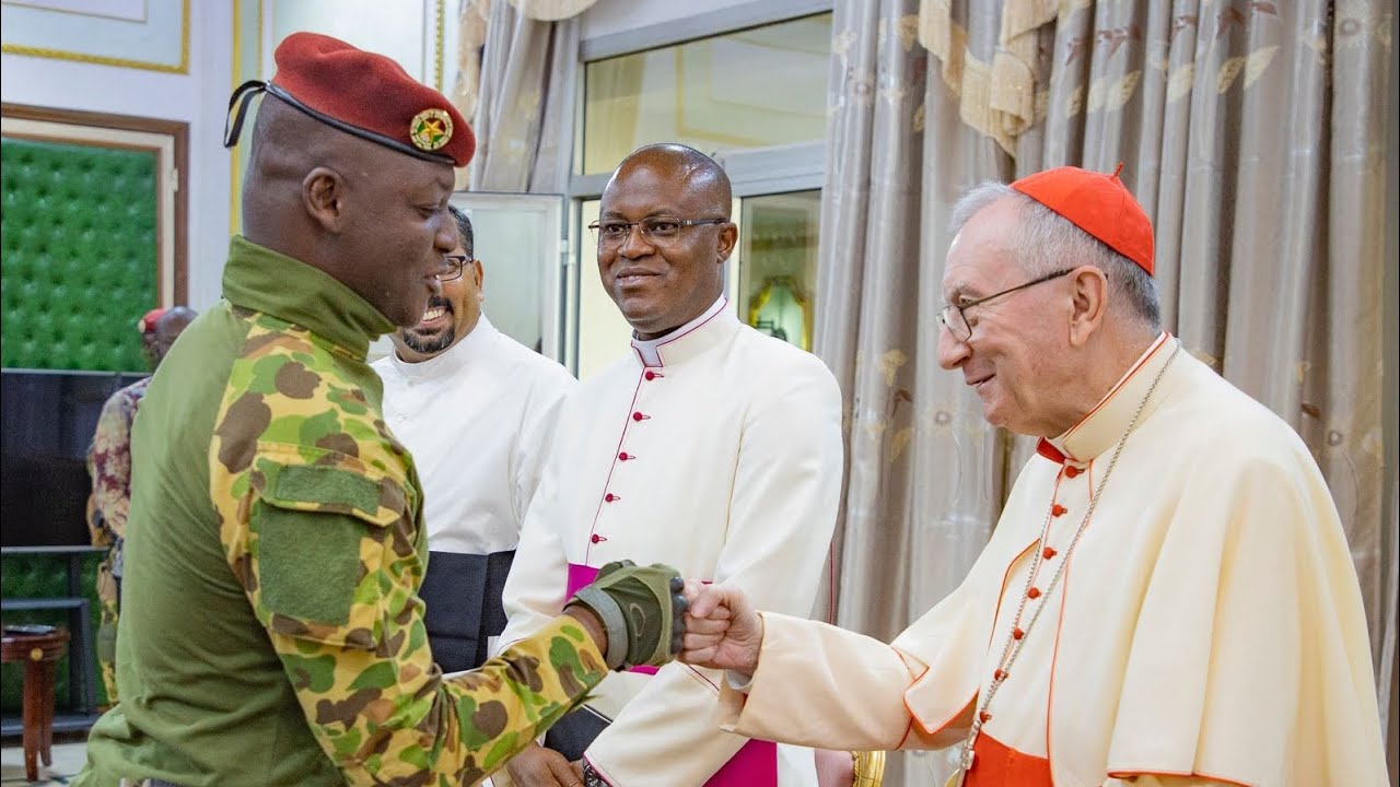 Le Capitaine Ibrahim Traoré reçoit le Cardinal Pietro Parolin : 