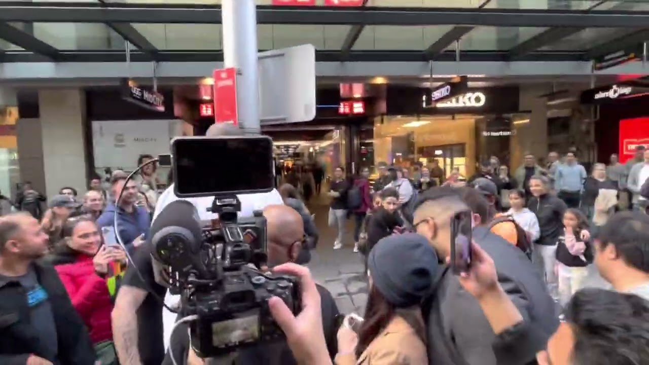Shaquille O’Neal causes fan frenzy as he hits Oakley sunglasses store in Sydney, Australia 2022