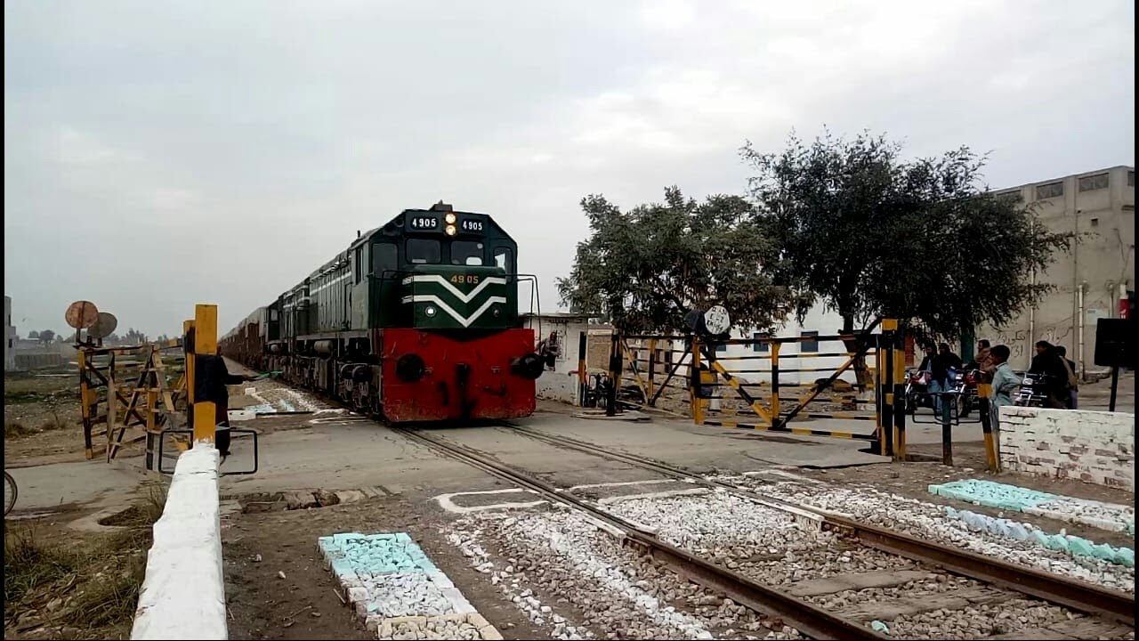 Couple of GMCU-15 4905+4919 Leading KBX Loaded Train From Sanawan in 52 KMPH Speed