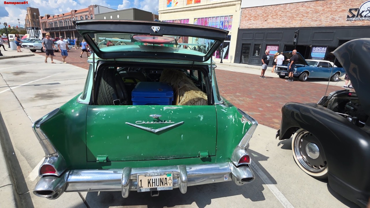 Cruisin the Coast {Ultimate Car Show) 1000s of classic cars cruise & show