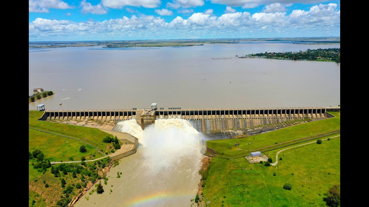 Vaal Dam Wall | 5 Sluice Gates Open