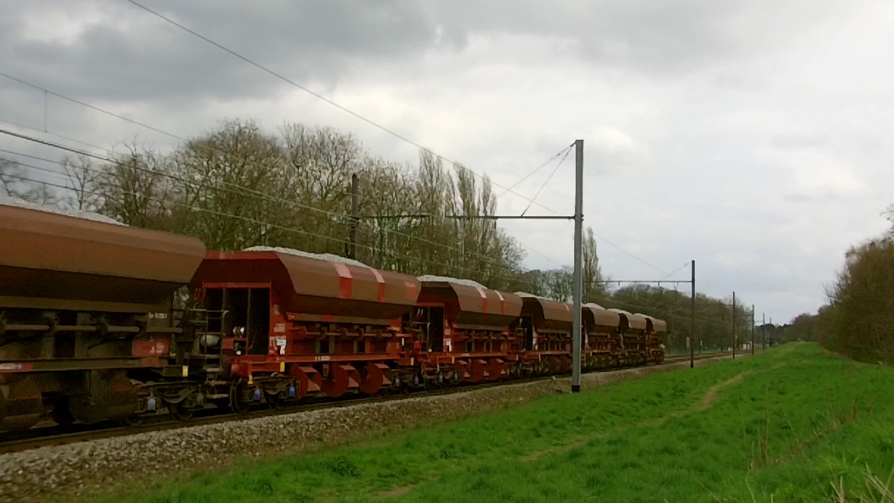 Dieselpower! TUC-RAIL 5532 + 5528 + 5508 op sleep en een ballast trein te Deurne.