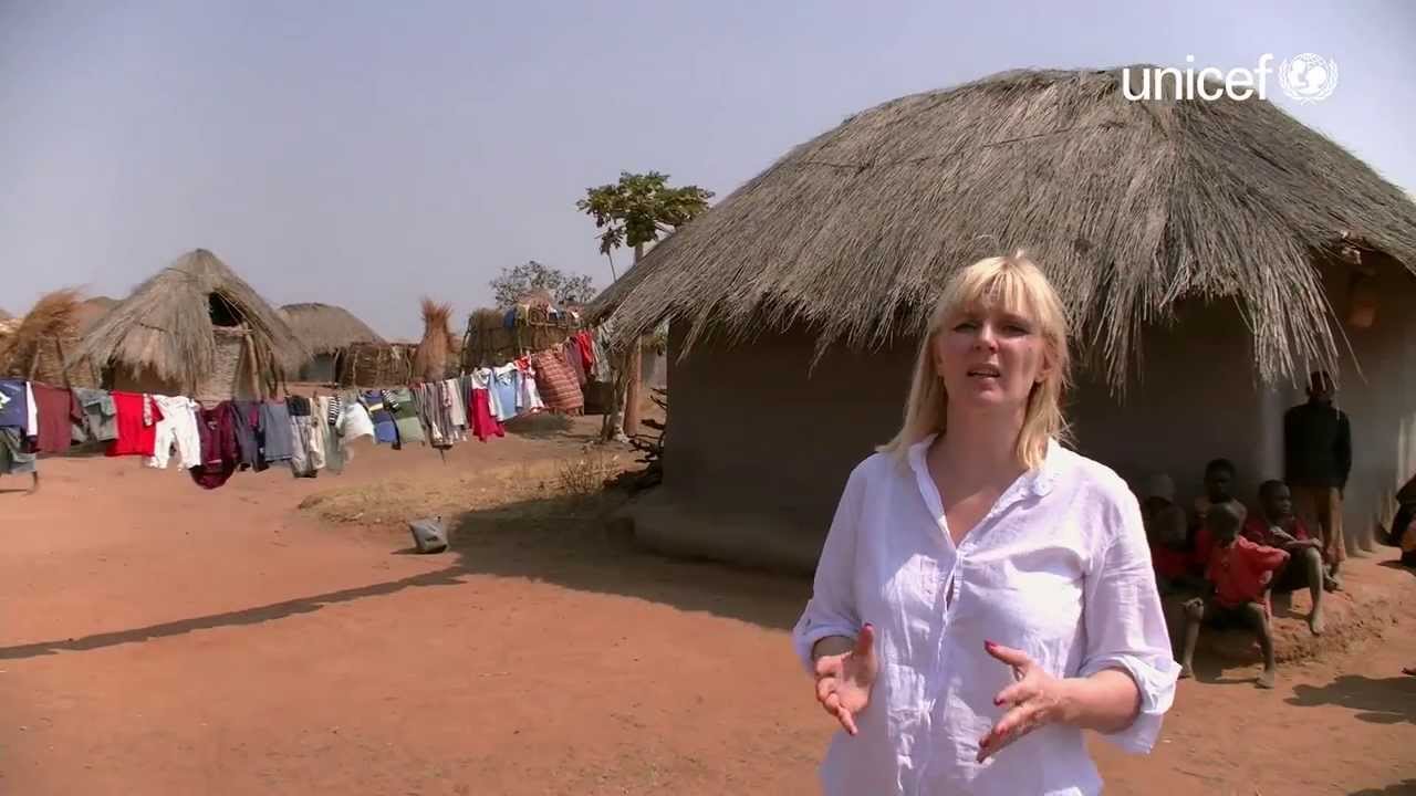 Zambija: Špela Šipek v vasi, kjer se poročajo otroci