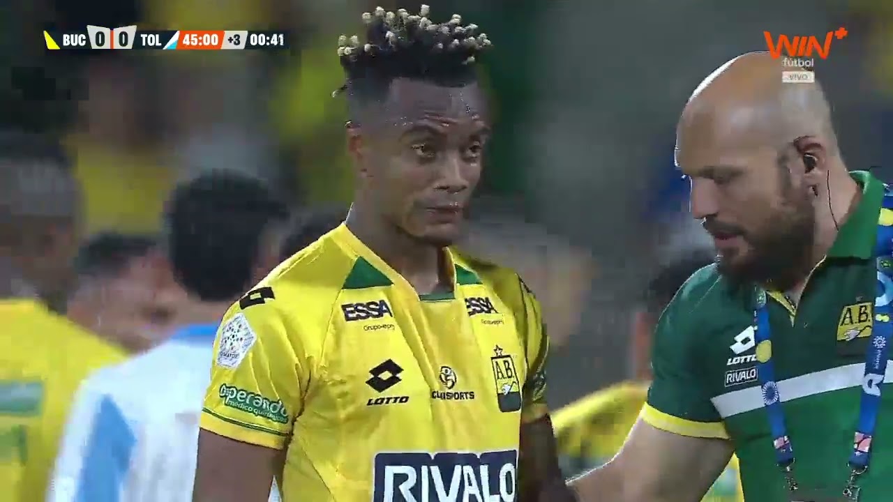 El árbitro decretó penal a favor de Bucaramanga y Sambueza anotó para darle la ventaja ante Tolima