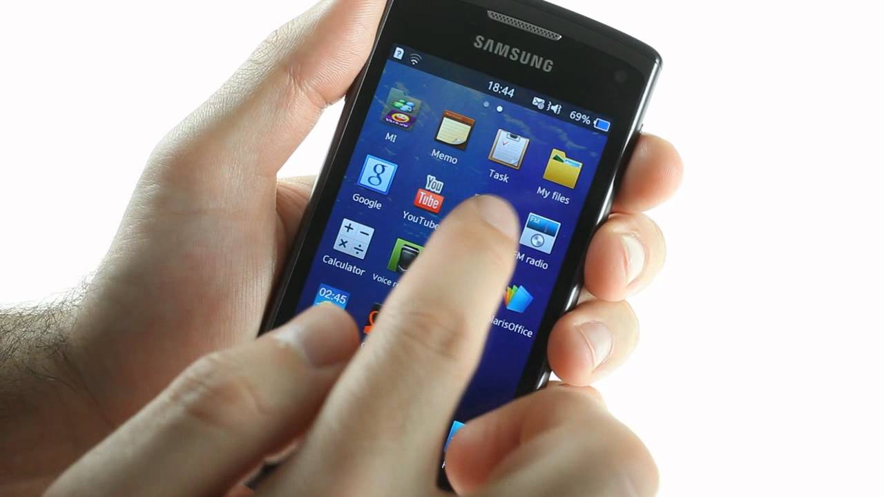 Unboxing the Samsung S8600 Wave 3