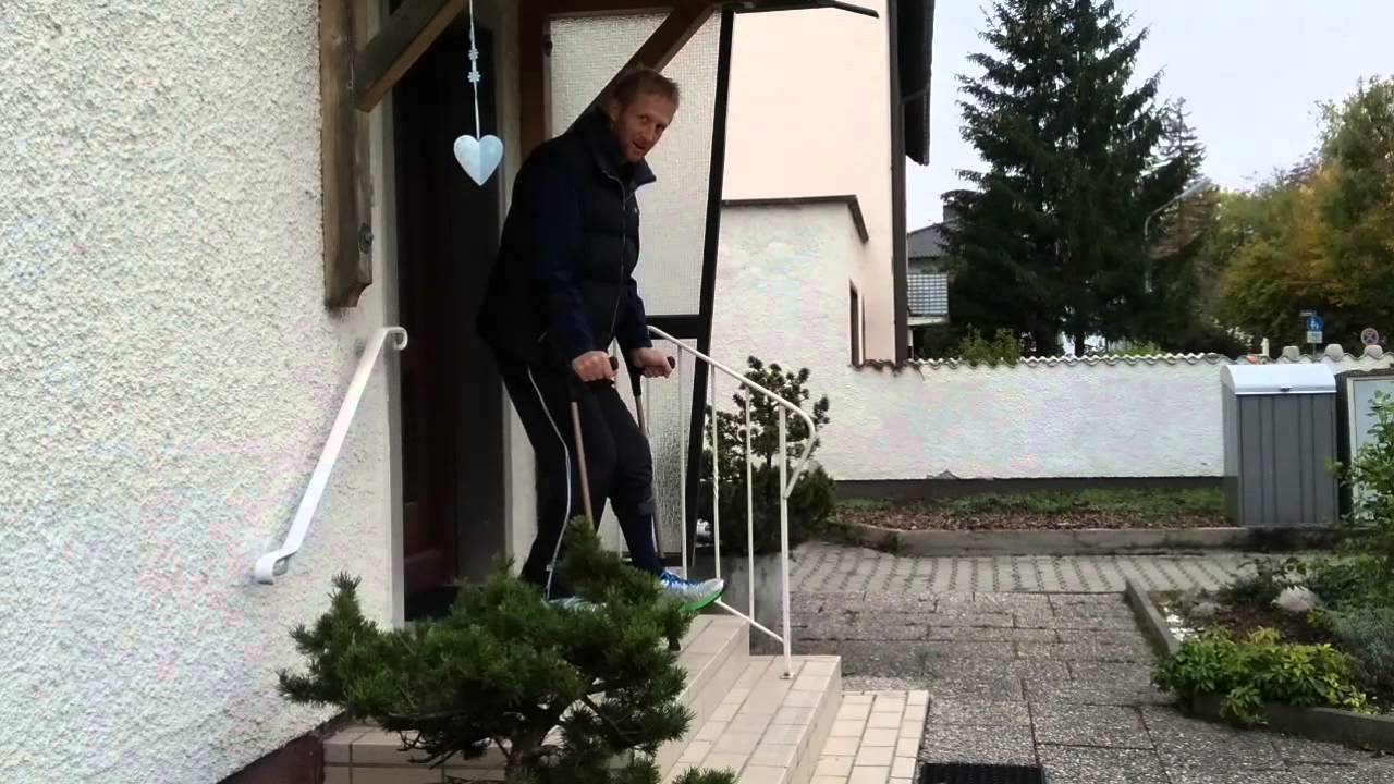 Personal Trainer München - Treppenlaufen Krücken