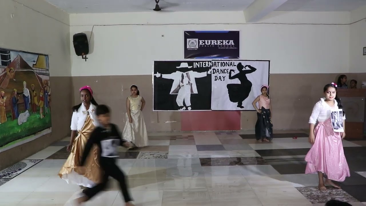 Fir milenge chalte chalte Song by Students of Eureka Public School