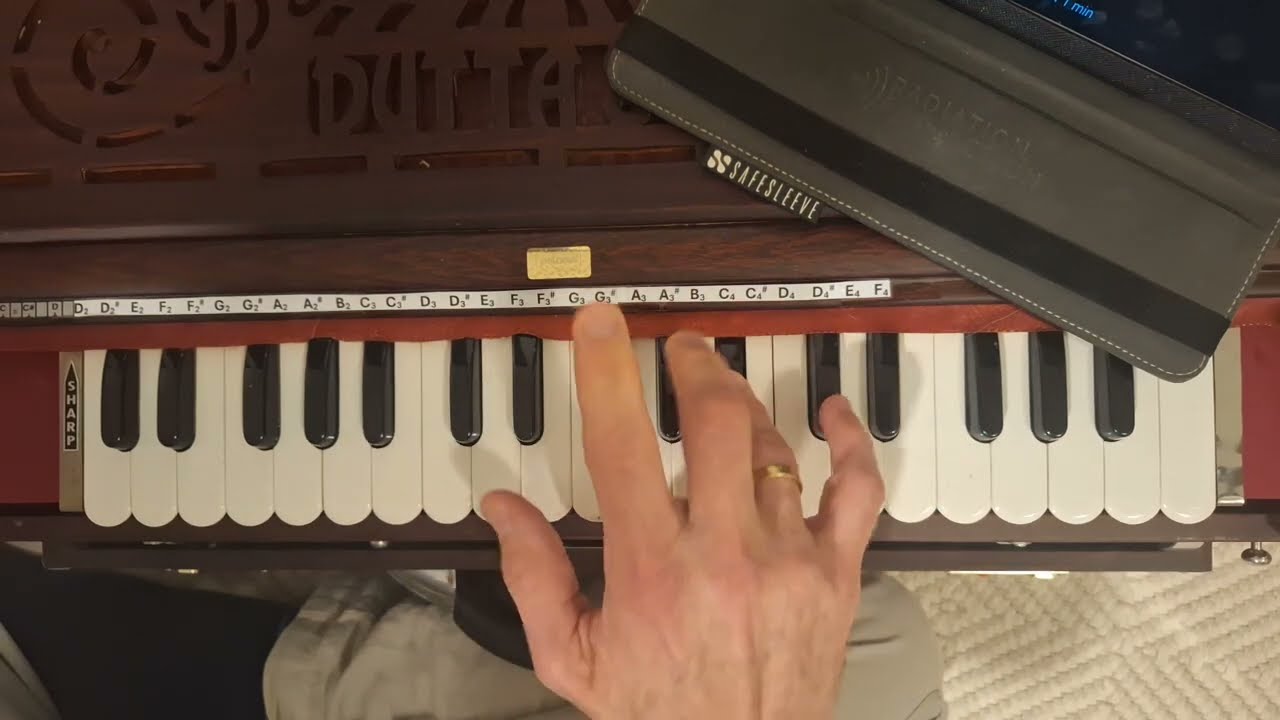 Radhe Govinda Bhajo - Harmonium Tutorial