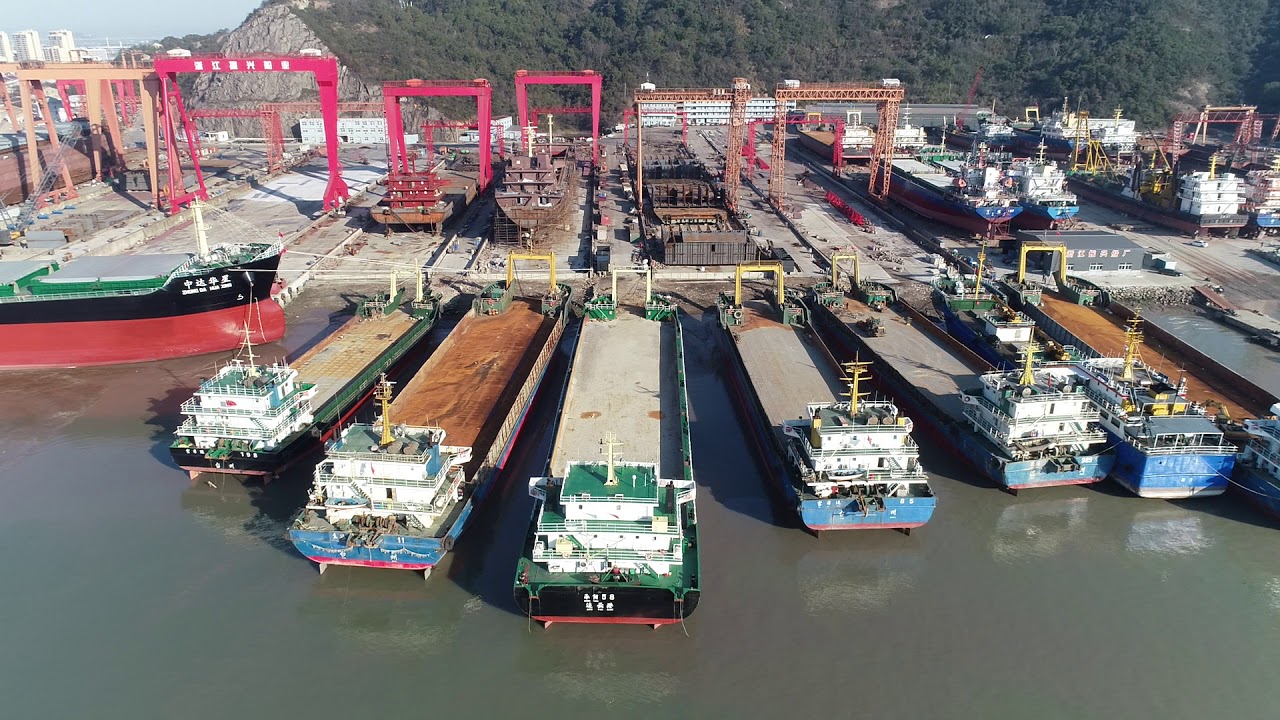 build landing craft cargo ship LCT and cargo ship dredger shipyard locatedTaizhou  Zhejiang China.