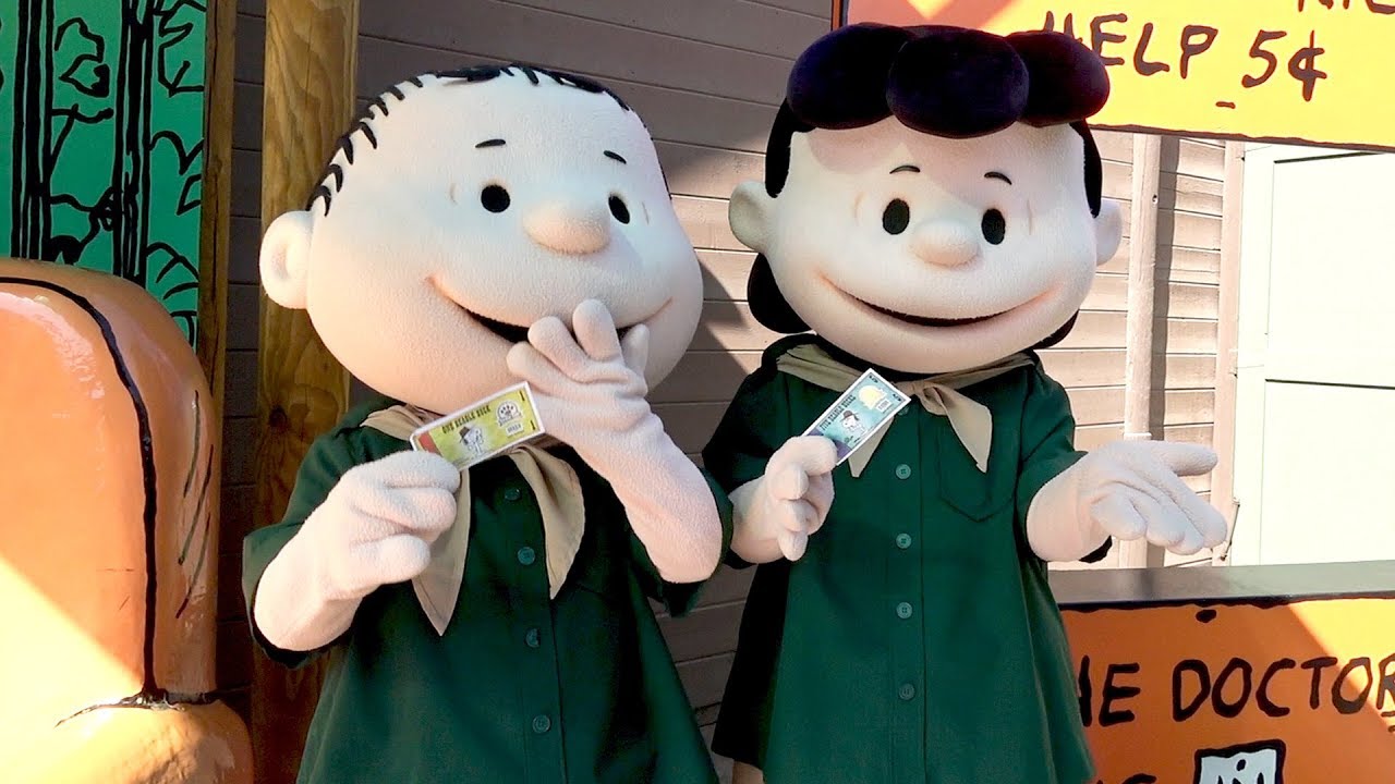 We Meet Peanuts Characters at Knott's Berry Farm - Charlie Brown, Linus, Snoopy, Lucy & Woodstock!