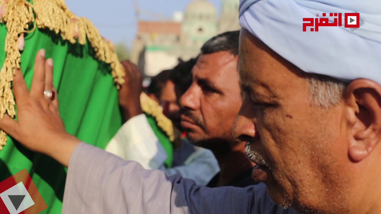 اتفرج | «دراويش الشاذلي» يطوفون بـ «حميثرة»