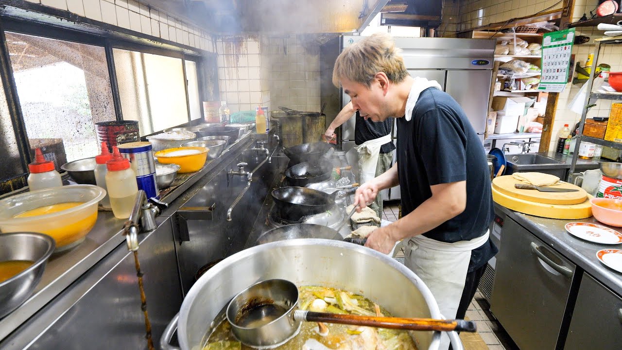 【富山】衝撃のカツ丼が爆売れするガツ盛りボリューム満点町中華に密着丨Amazing Wok Skills in Japan