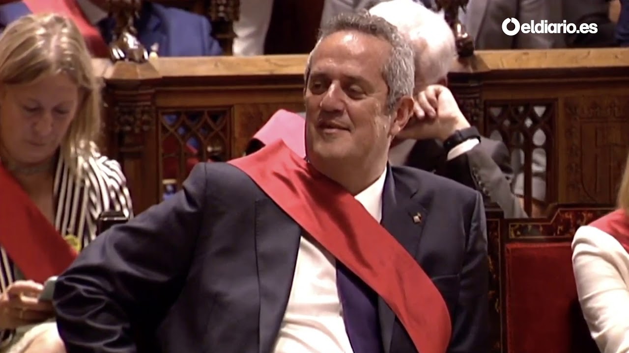 Valls es abucheado cuando se refiere a Forn y al respeto por la Constitución del 78
