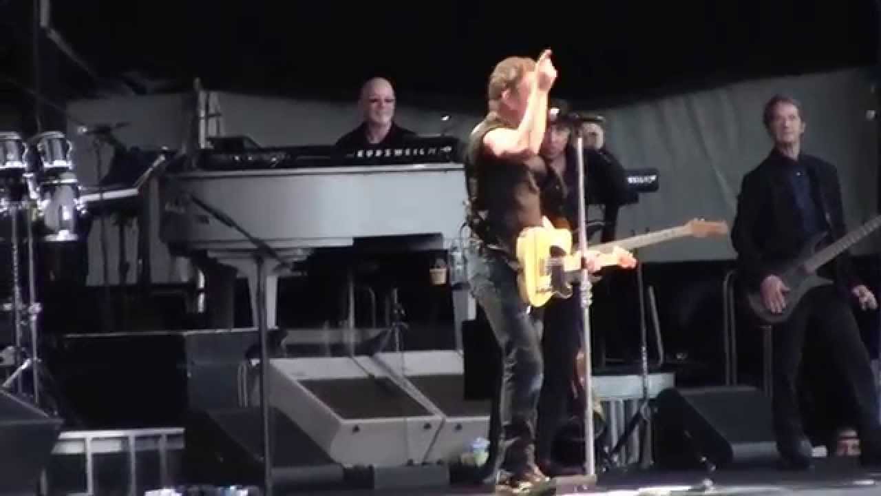 Bruce Springsteen - Intro(Ennio Morricone), Badlands, No Surrender (Firenze - 10/06/12)