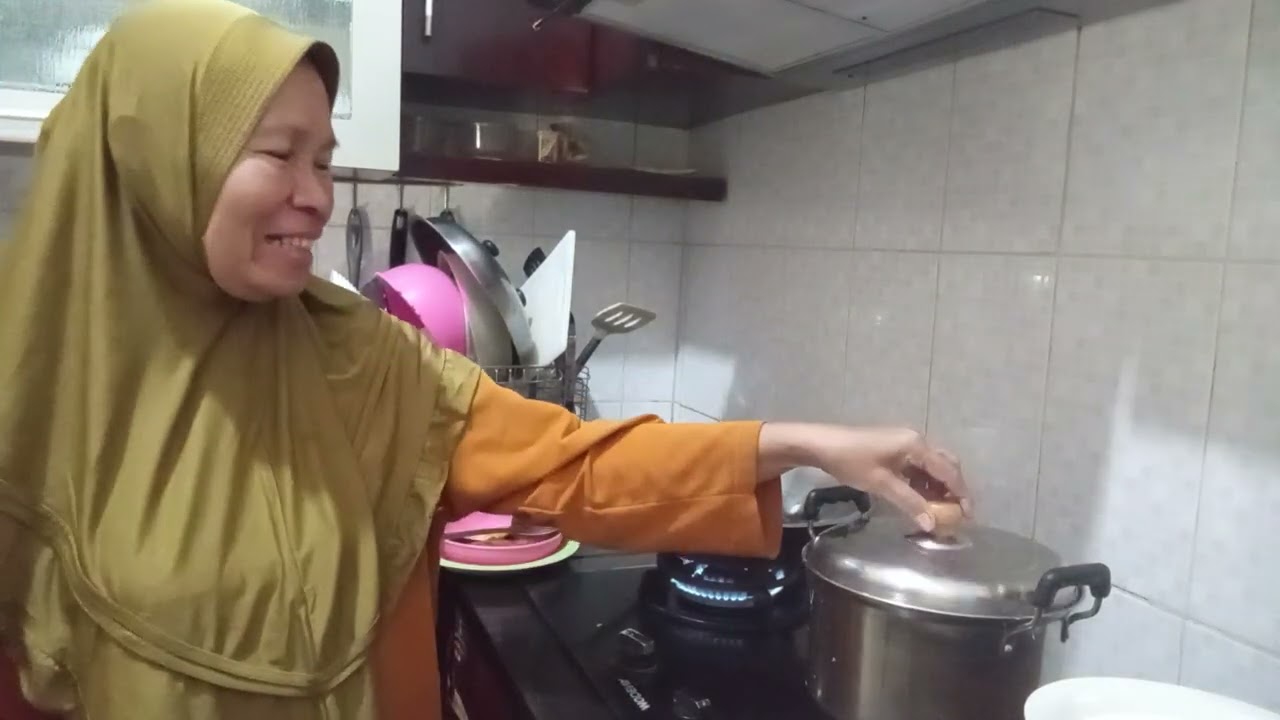 Mau masak  buat persiapan buka puasa  geez  masak labuh siyam sama tahu di cenel mar wati