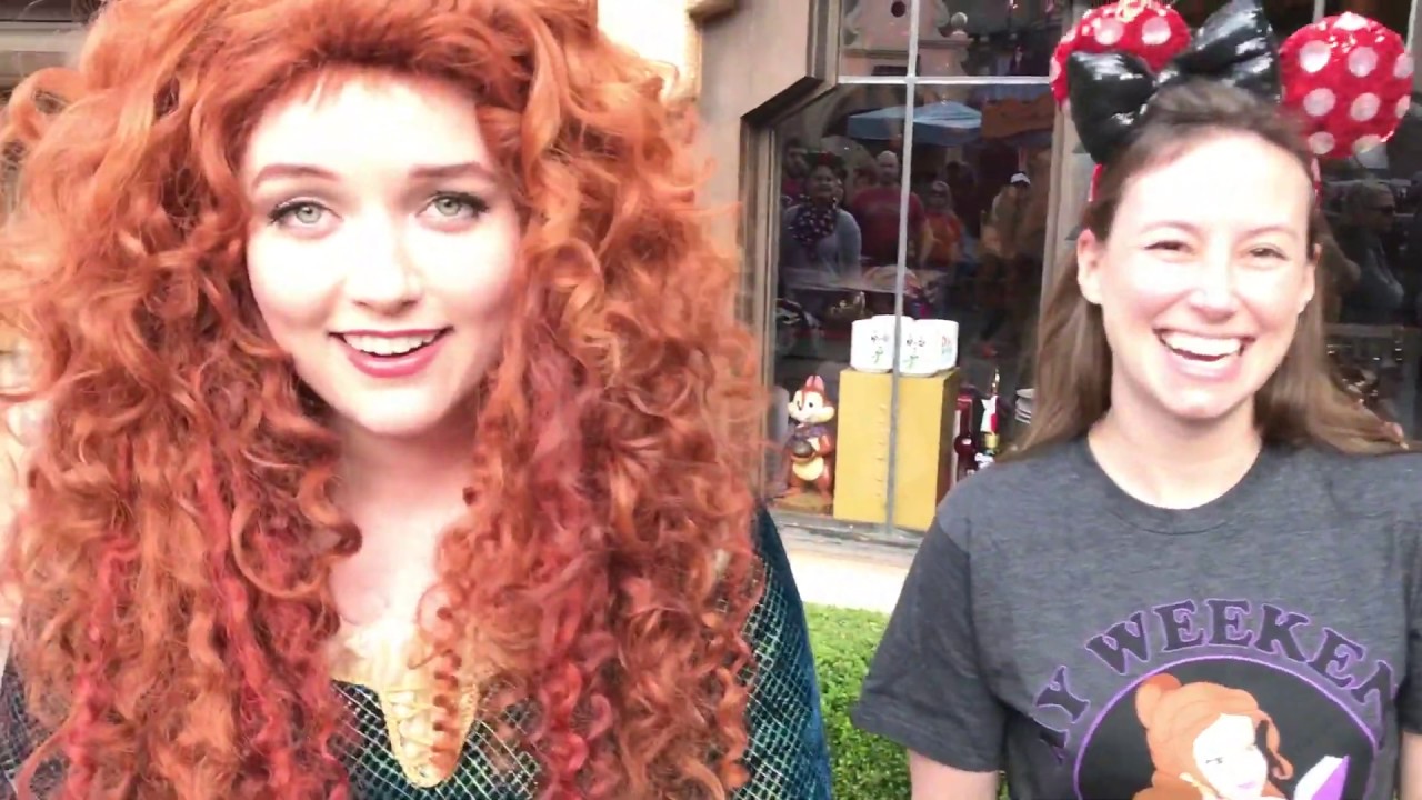 THESE CHARACTERS HAVE NO LINES! Walking around Disneyland! Three Generations at Disney!