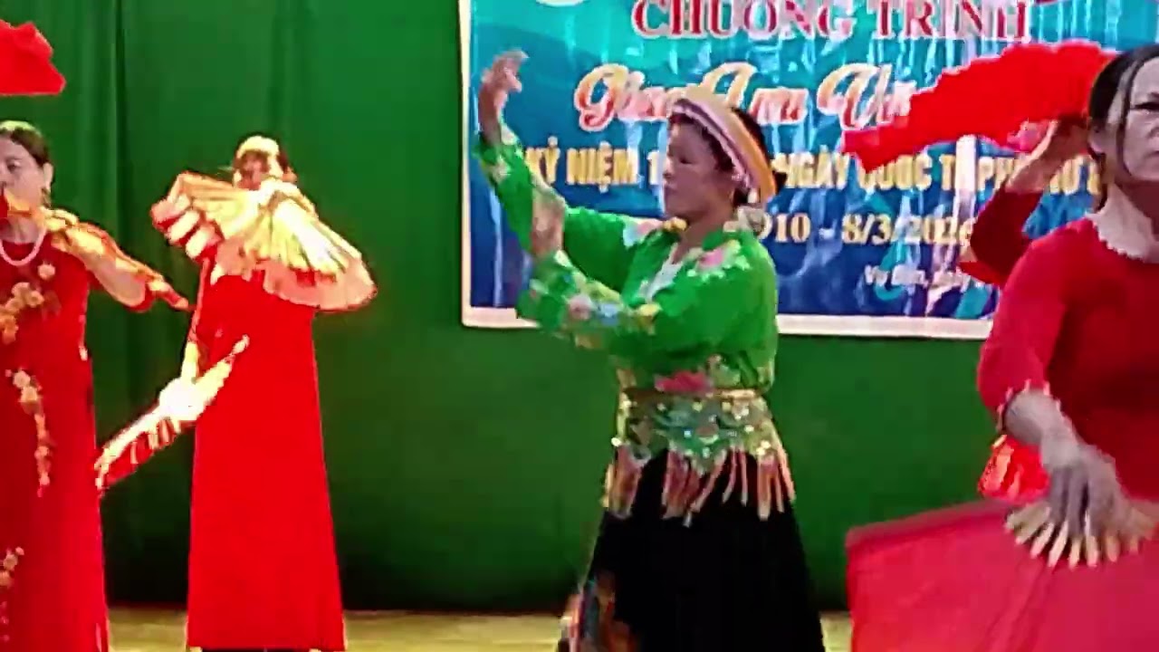 CLB Văn nghệ zumba thôn vụ Bản đội chủ nhà 