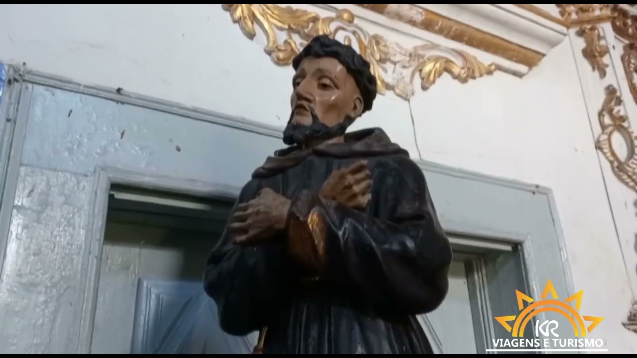 A diferen&ccedil;a da arte religiosa da arte sacra.