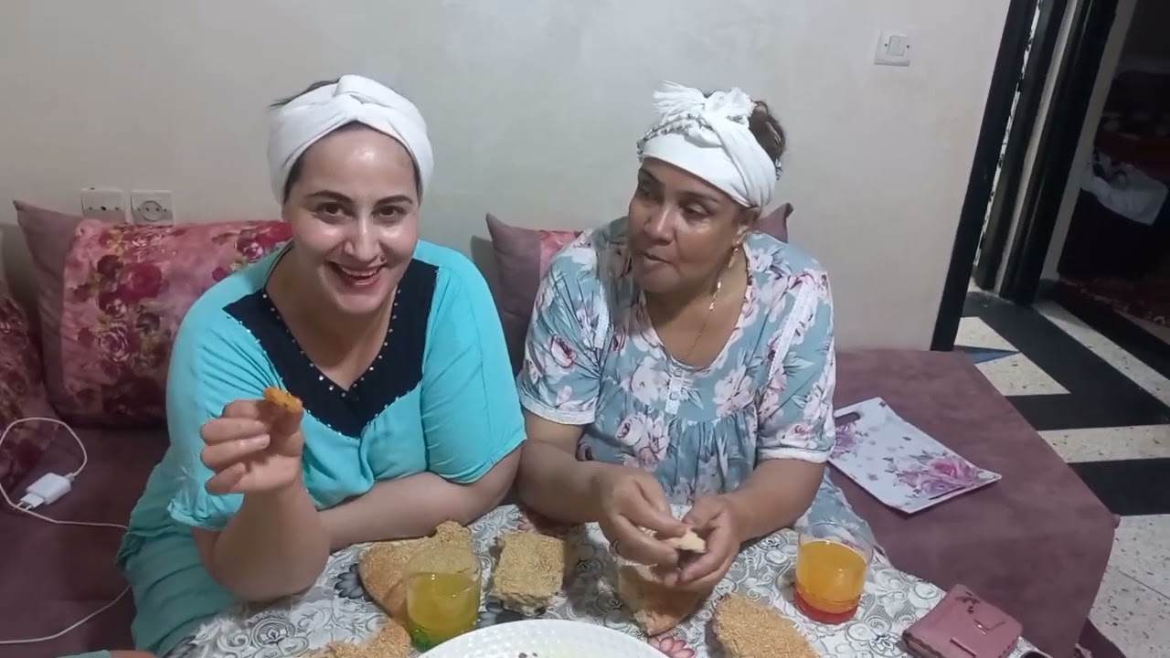 فاتي nkilla عطاتهم عصير في كاس كبير ناري قفرتوها معا فاتي nkillaلن تغمض عينك هههههخ