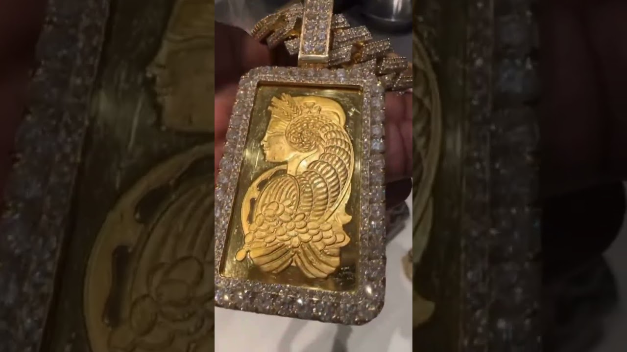 Rick Ross flexing his Suisse Gold bar diamond chain @rickrossmmgempire @MaybachMusicGrp