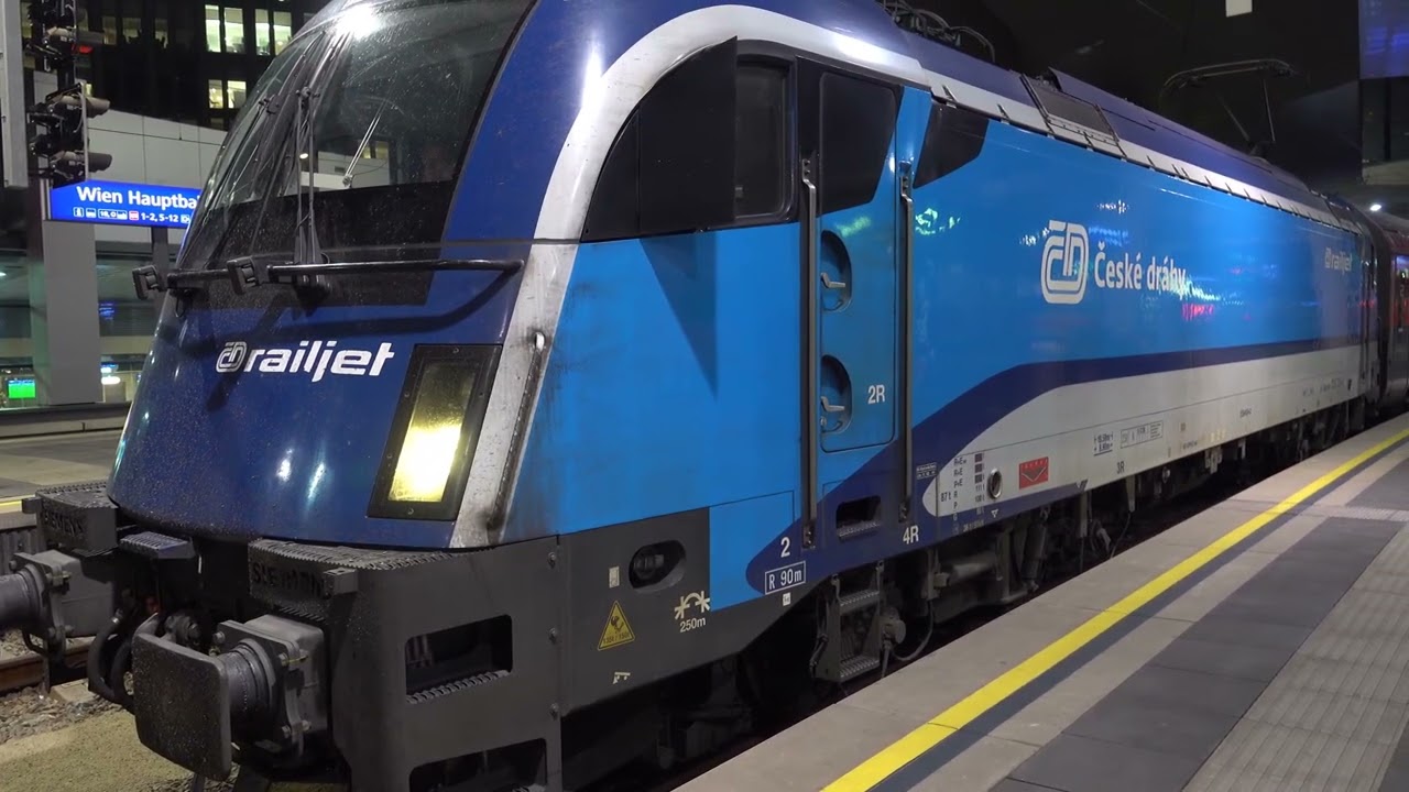 Siemens EuroSprinter 1216 234 Wien Hauptbahnhof ÖBB Railjet train nr RJ 371