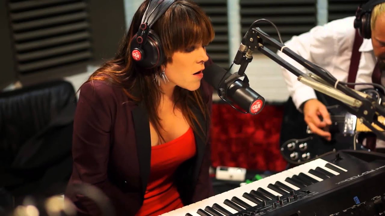 Beth Hart - Led Zeppelin Cover - Session Acoustique OÜI FM