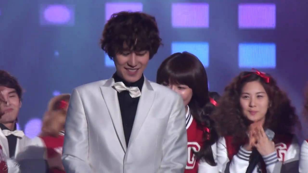 100203 Seoul Music Awards - Kyuhyun dancing Gee
