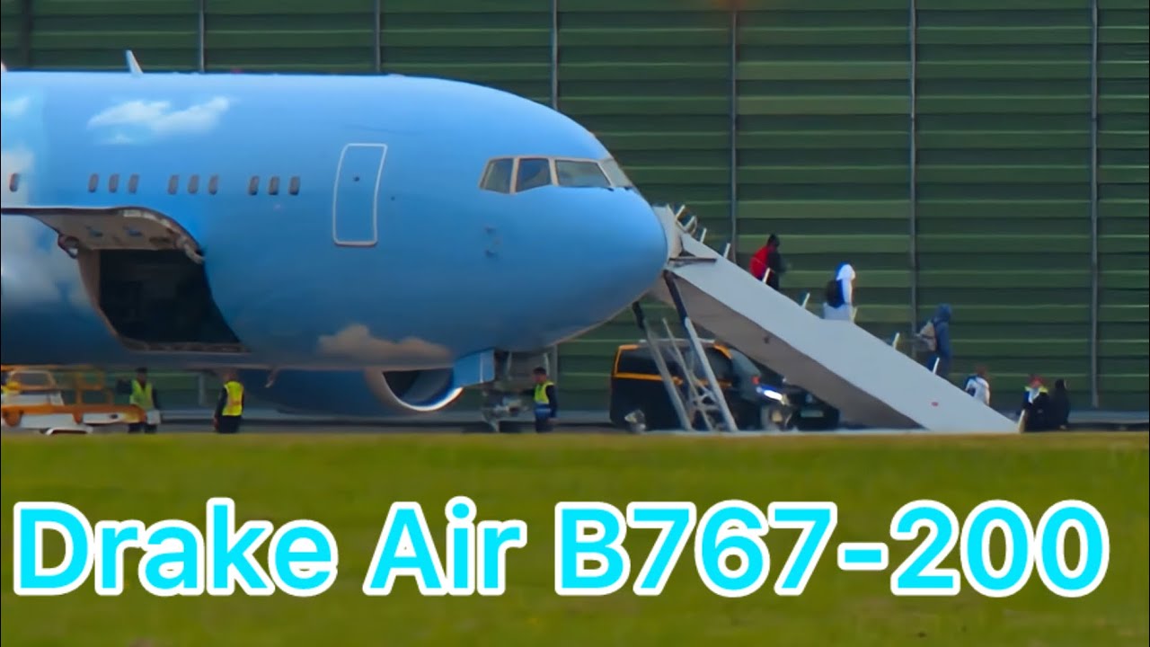 Drake arrives at Manchester Airport!!