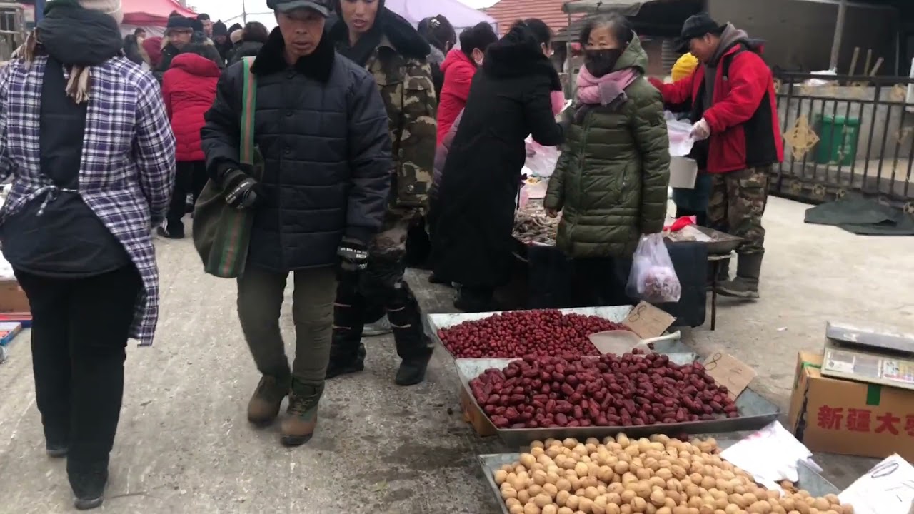 辽宁抚顺地区，年关将至大集上人山人海，东北农村的市井生活