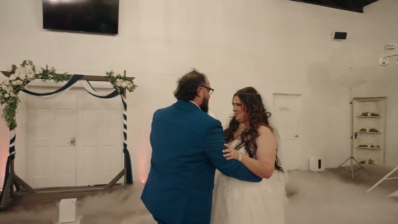 Becca + John’s Dreamy First Dance | Pixel Groves x Perfect Moments Entertainment